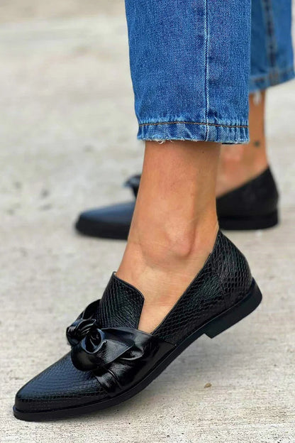Katherine | Black Loafer With Shiny Bow